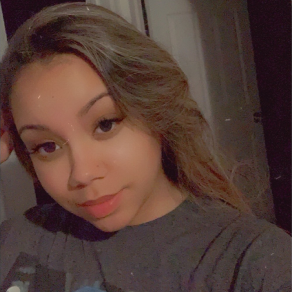 Meet your Posher, Lakylia